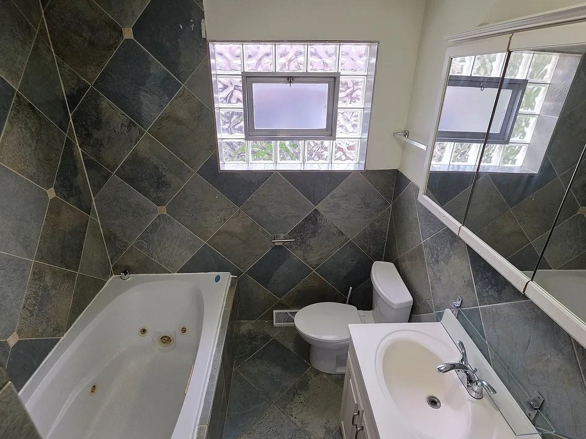 9433 Massasoit Ave - Photo 4 of 19