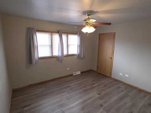 9433 Massasoit Ave - Photo 5 of 19