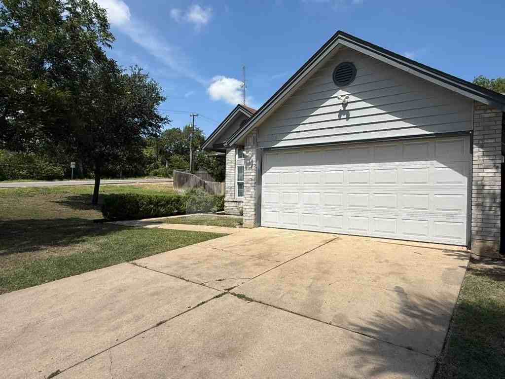 9840 Logans Ridge Dr - Photo 2 of 20