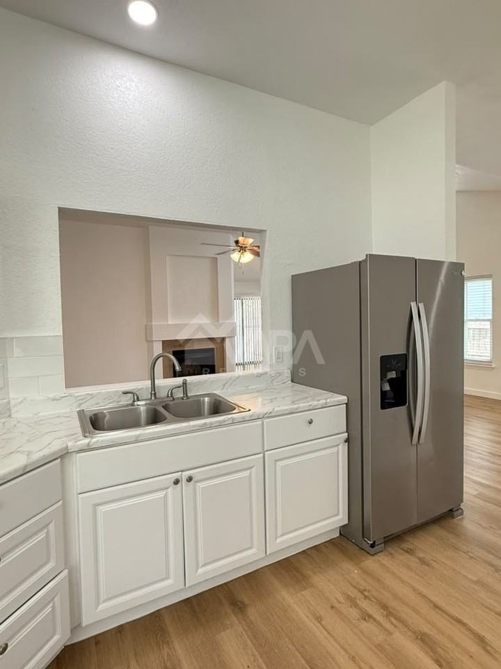 9840 Logans Ridge Dr - Photo 7 of 20