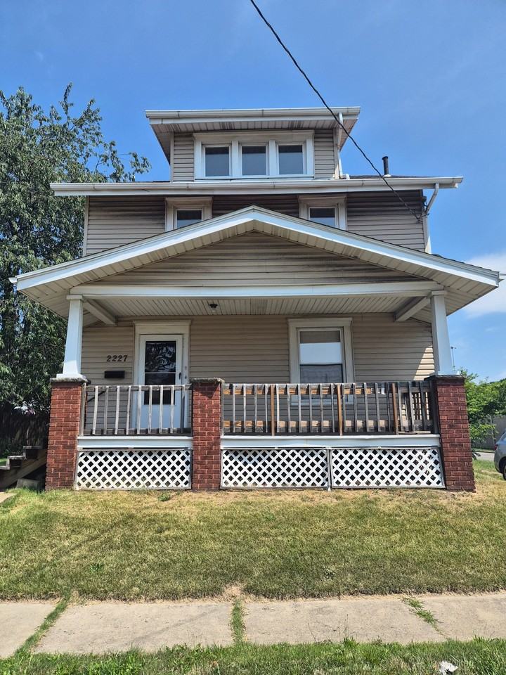 2227 6th St Nw - Photo 2 of 15