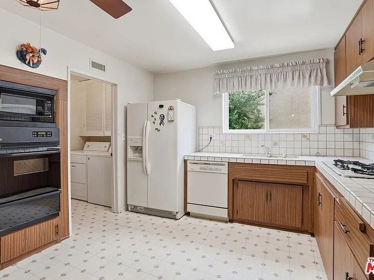 6701 Neddy Ave - Photo 4 of 18