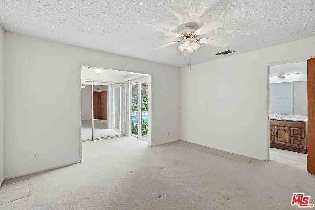 6701 Neddy Ave - Photo 7 of 18