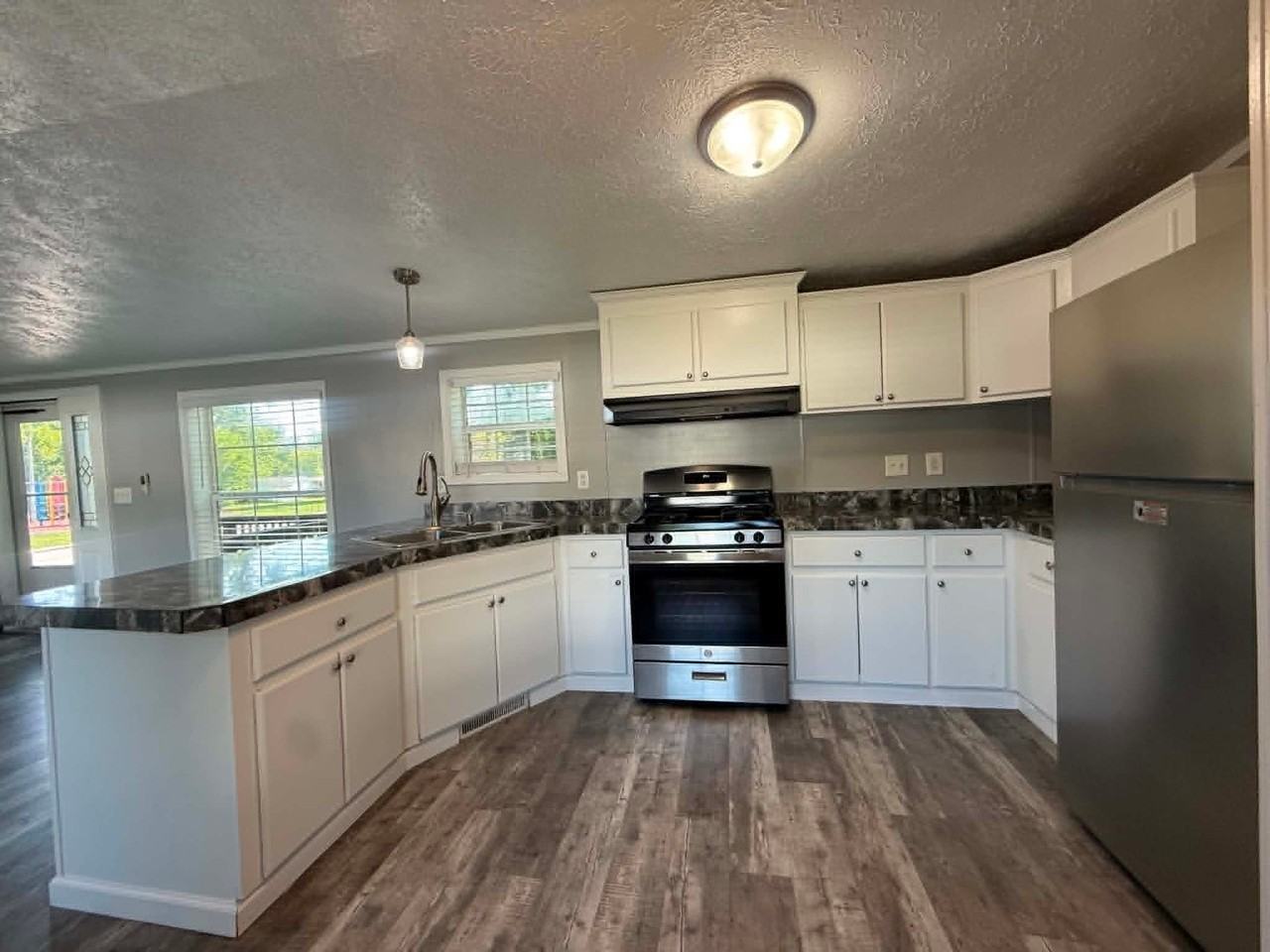 1236 N Oaklane Rd - Photo 2 of 9