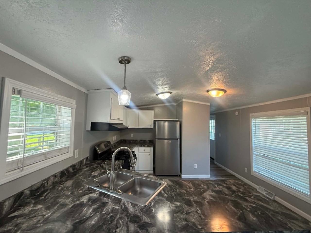 1236 N Oaklane Rd - Photo 3 of 9
