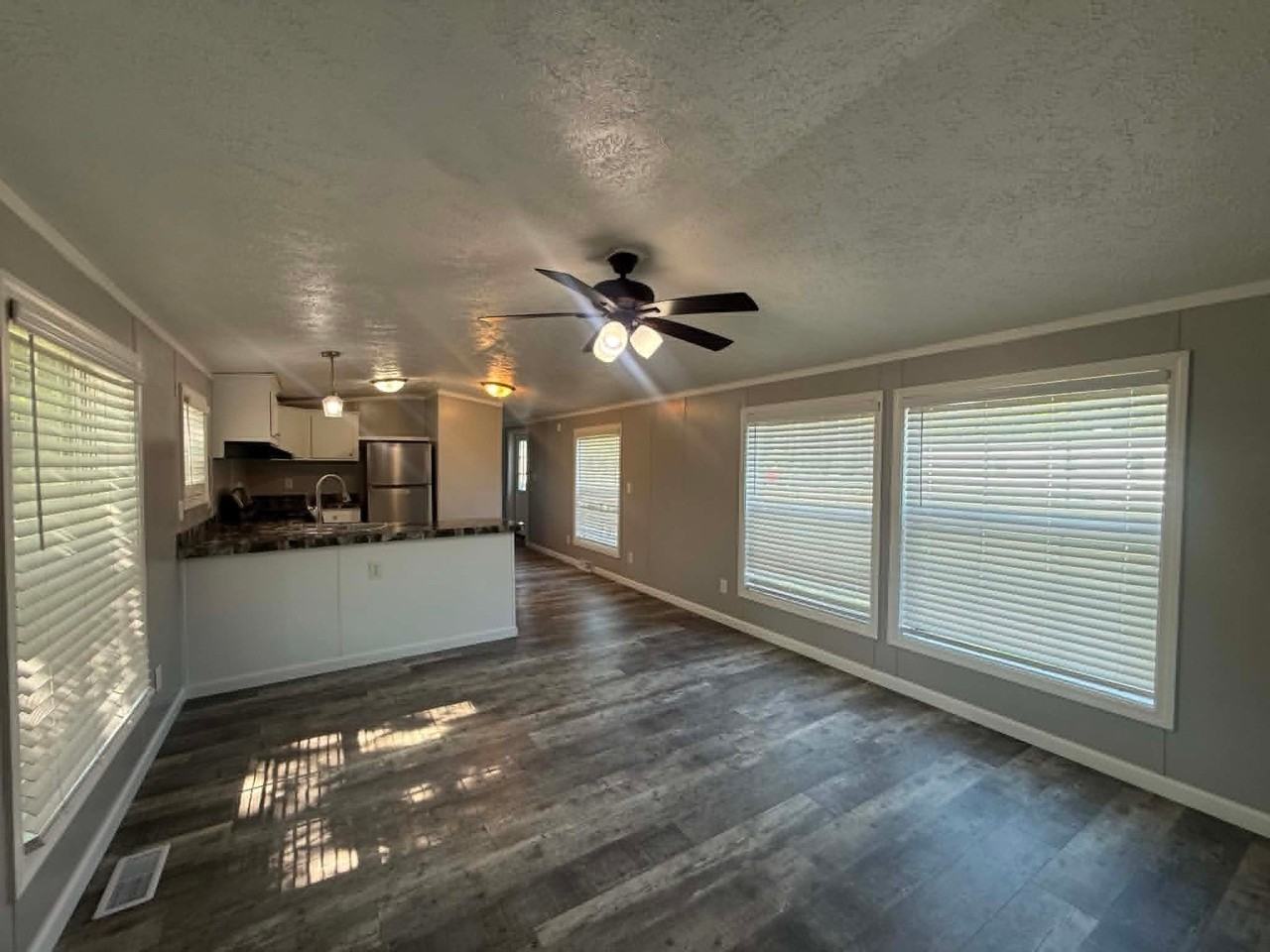 1236 N Oaklane Rd - Photo 4 of 9