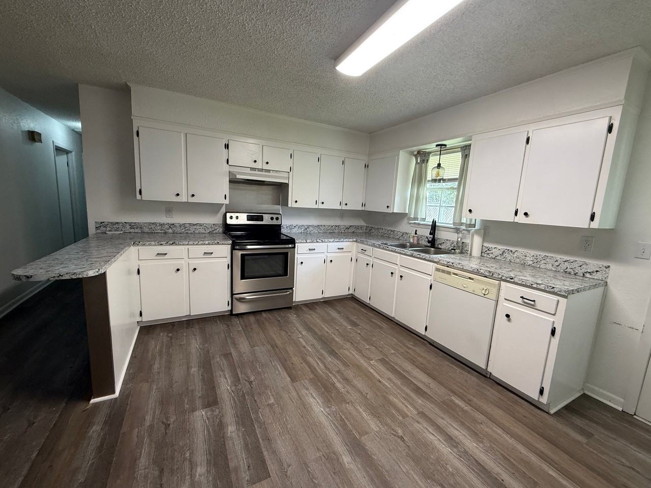 107 Zilia St - Photo 3 of 14