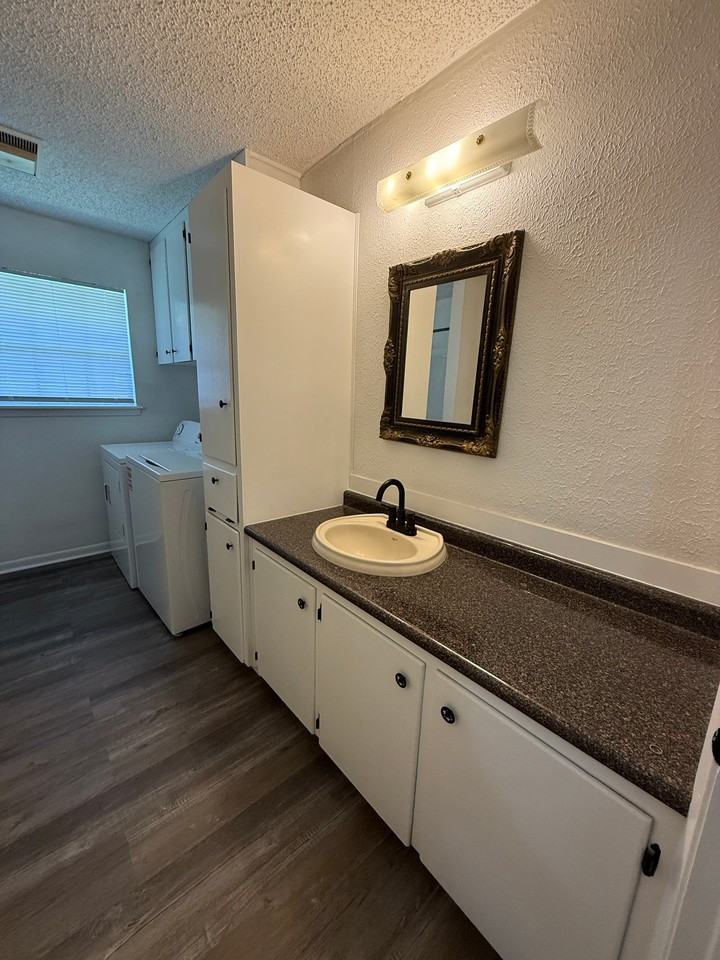 107 Zilia St - Photo 6 of 14