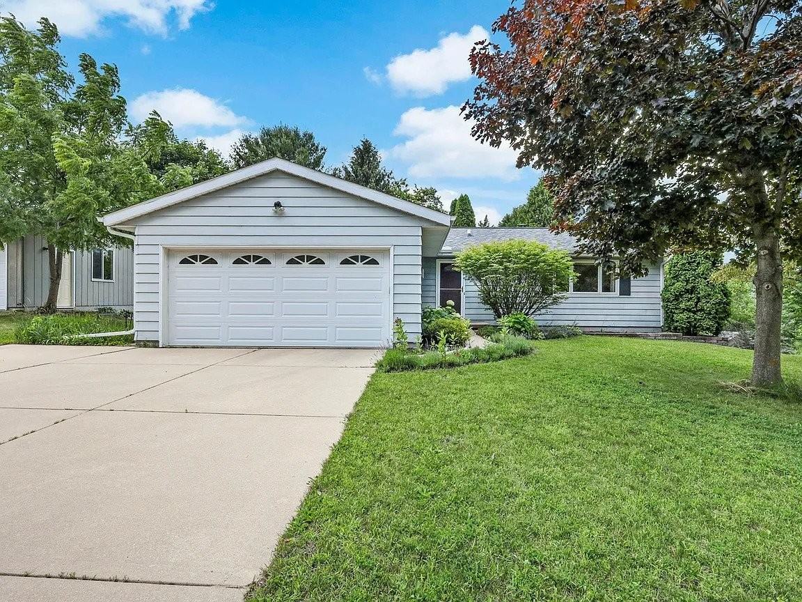 2914 Maple Grove Dr