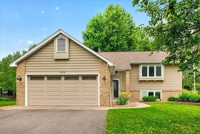 1222 Saddlebrook Ln - Photo 2 of 18