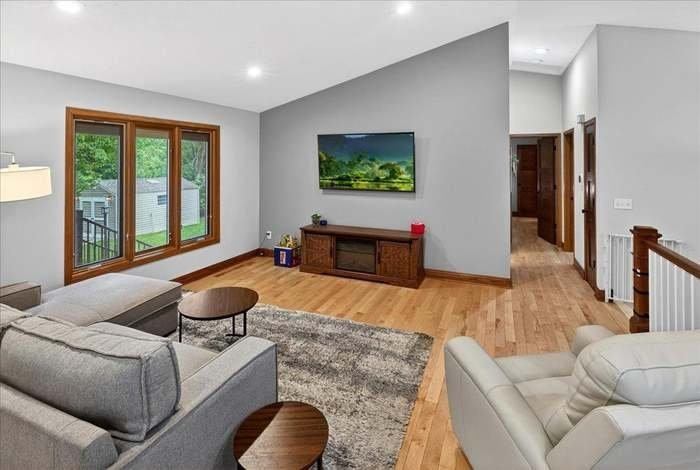 1222 Saddlebrook Ln - Photo 4 of 18
