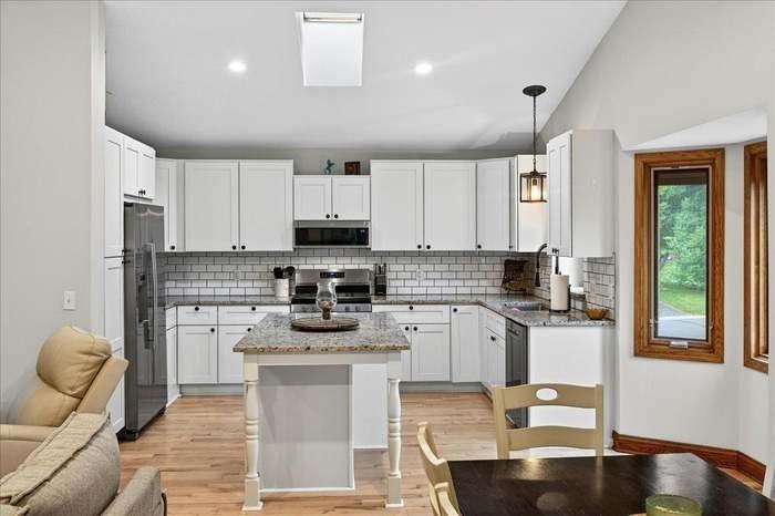 1222 Saddlebrook Ln - Photo 6 of 18