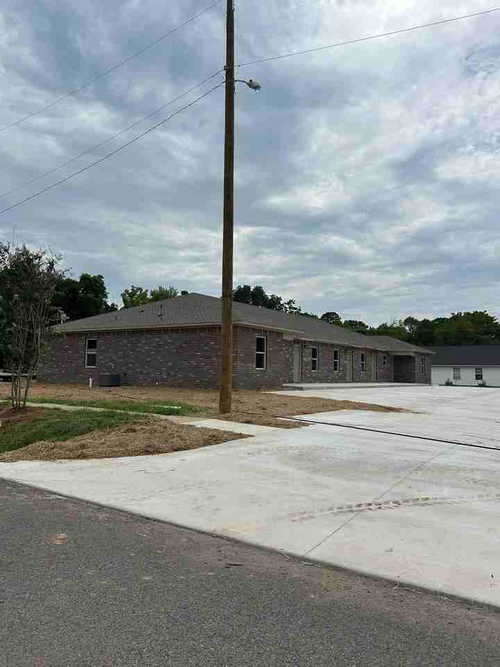 1016 S El Paso Ave - Photo 2 of 15