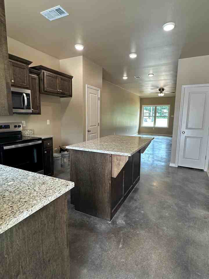1016 S El Paso Ave - Photo 3 of 15