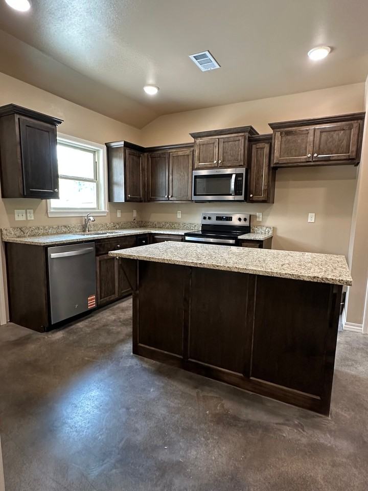 1016 S El Paso Ave - Photo 4 of 15