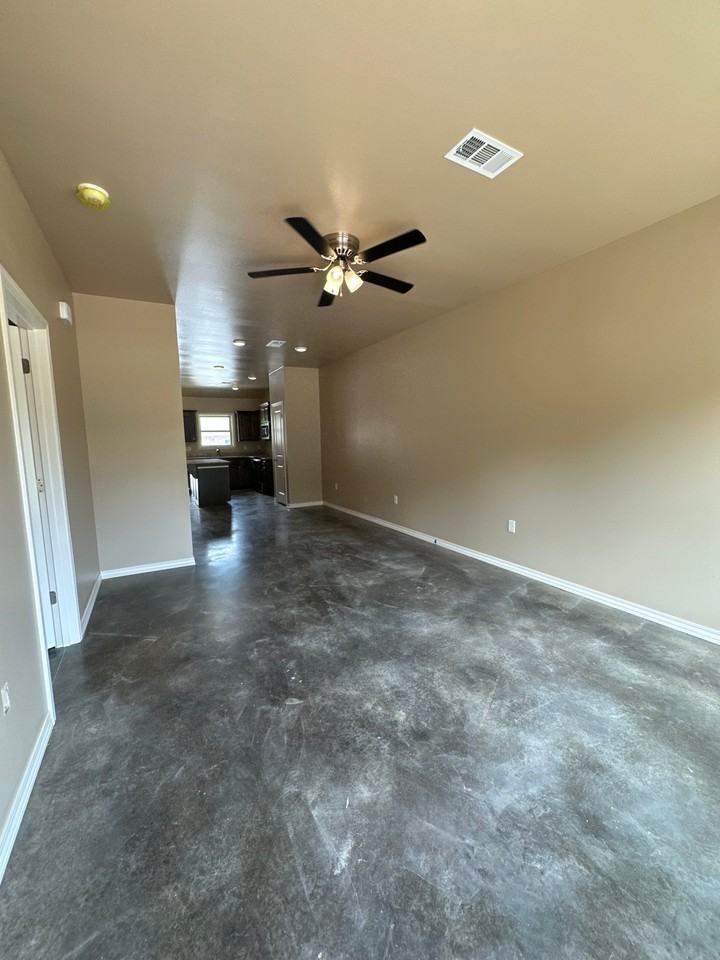 1016 S El Paso Ave - Photo 5 of 15
