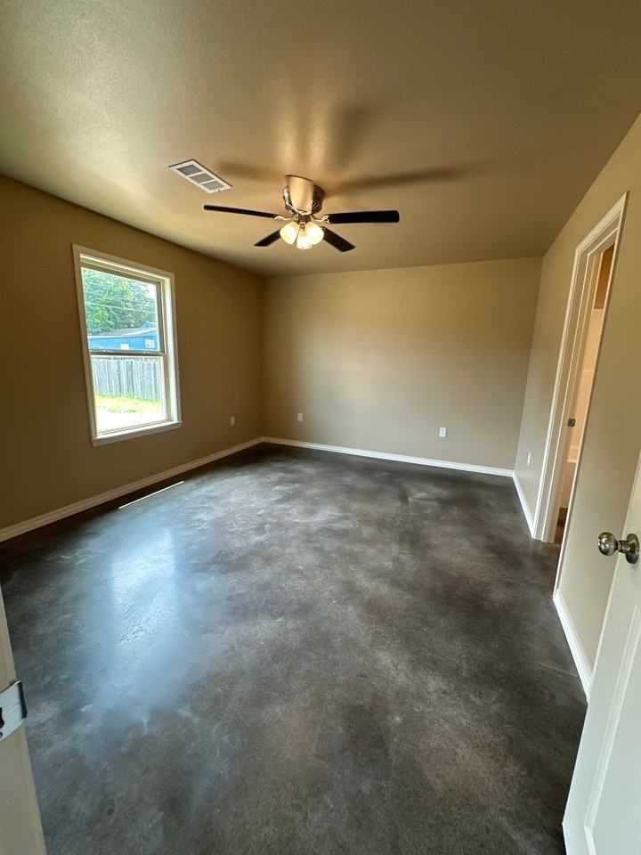 1016 S El Paso Ave - Photo 6 of 15