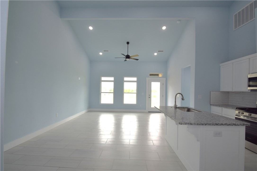 520 Amethyst Rd - Photo 3 of 15
