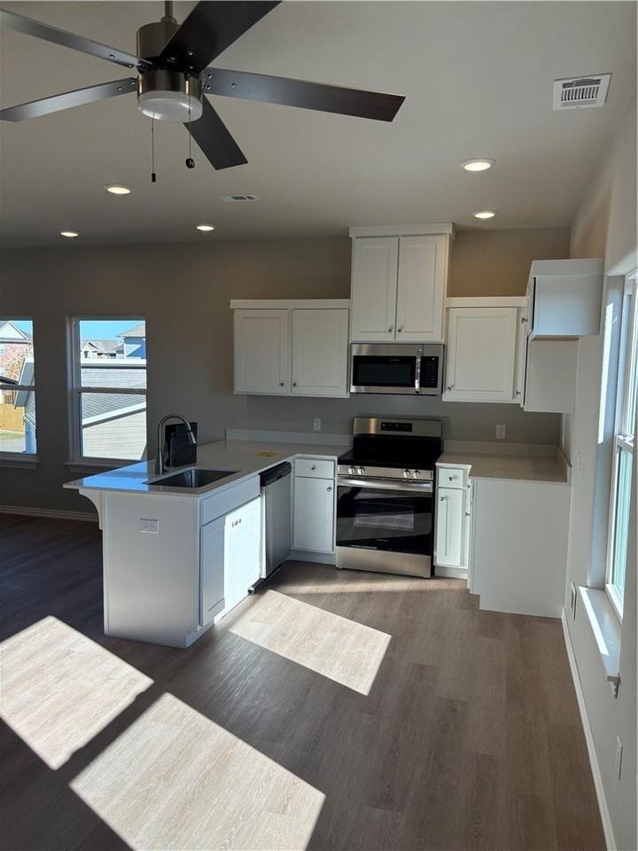 1303 Sw Poigai Way - Photo 3 of 12