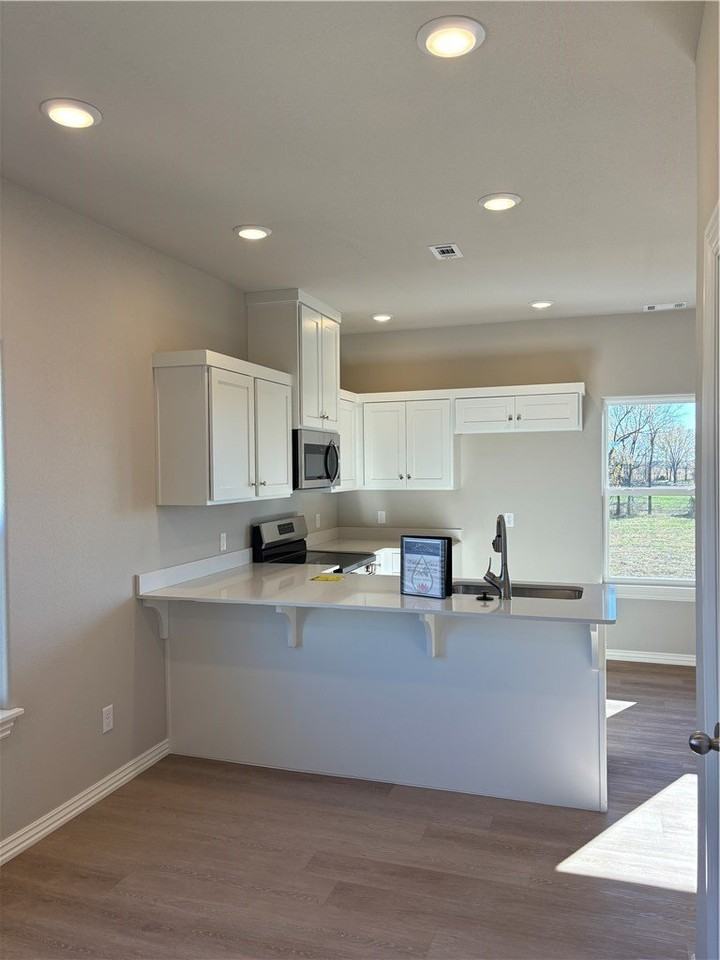 1303 Sw Poigai Way - Photo 4 of 12