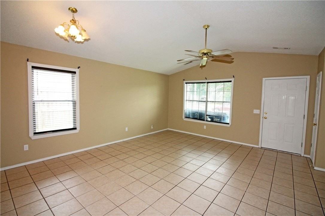 207 Se 17th St - Photo 2 of 18