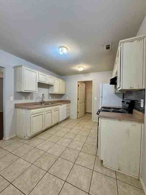 807 Sw River Rock St - Photo 7 of 18