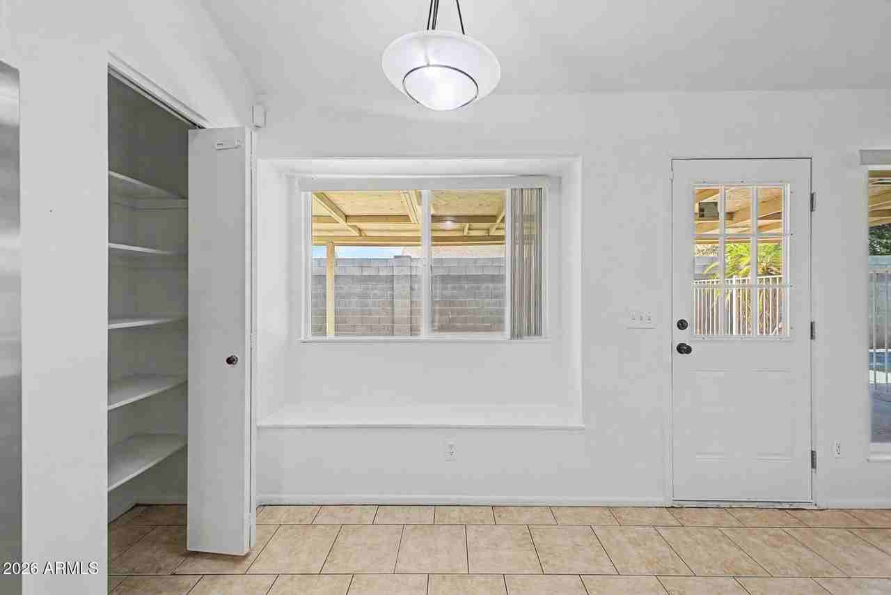 7119 W Krall St - Photo 5 of 19