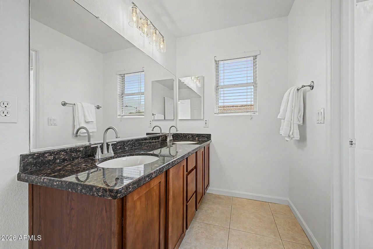 8805 W Alex Ave - Photo 6 of 10