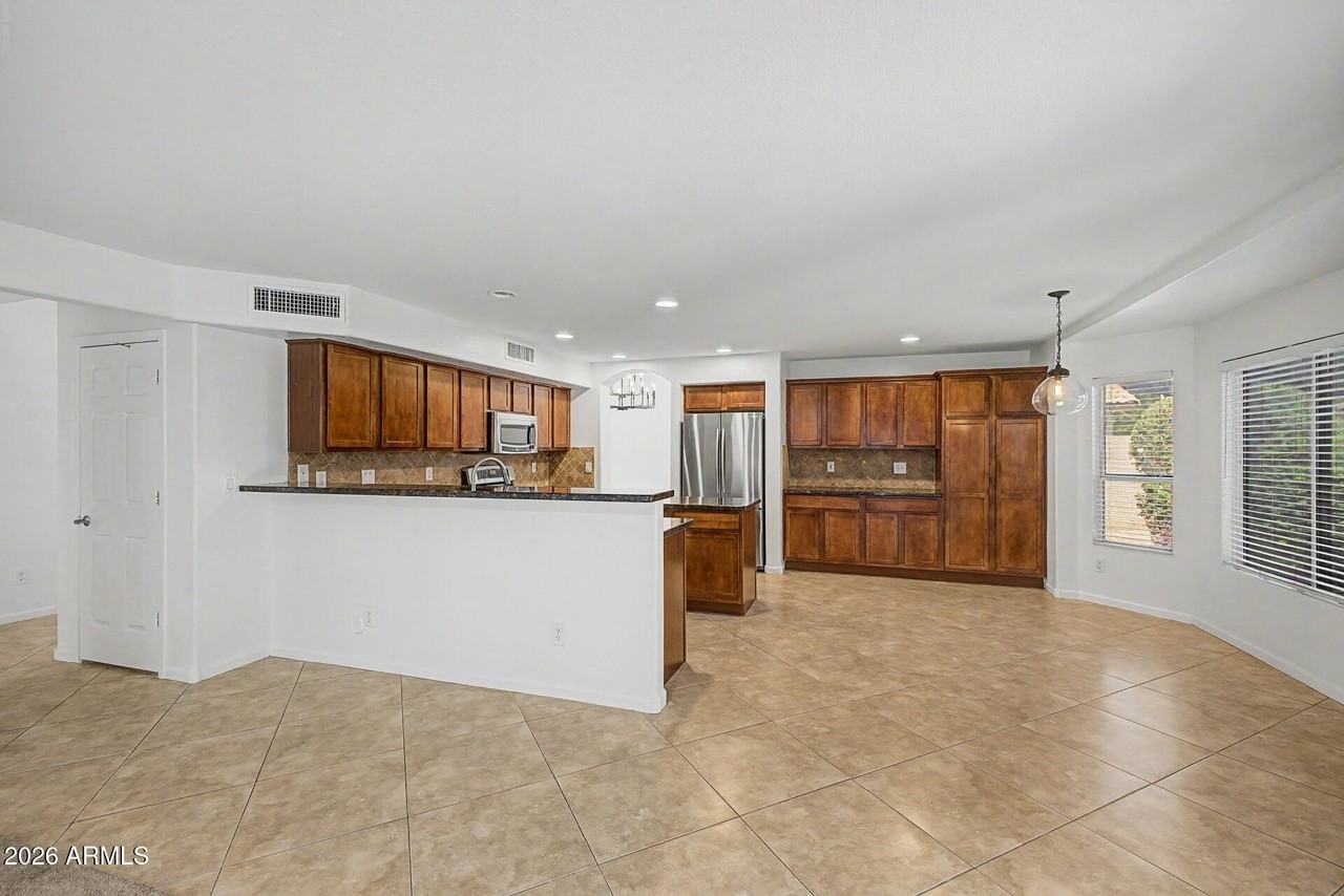 8805 W Alex Ave - Photo 7 of 10