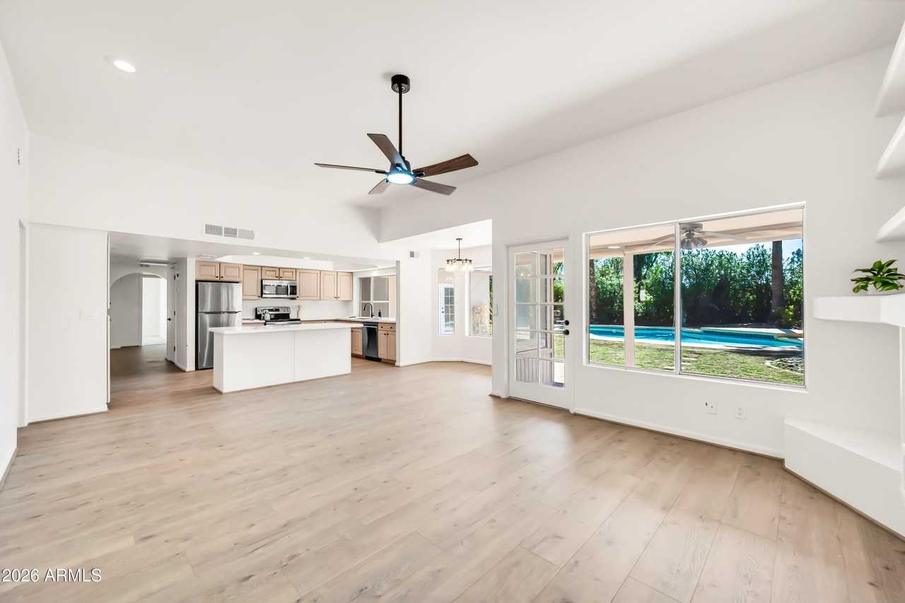 10224 N 82nd St - Photo 5 of 14