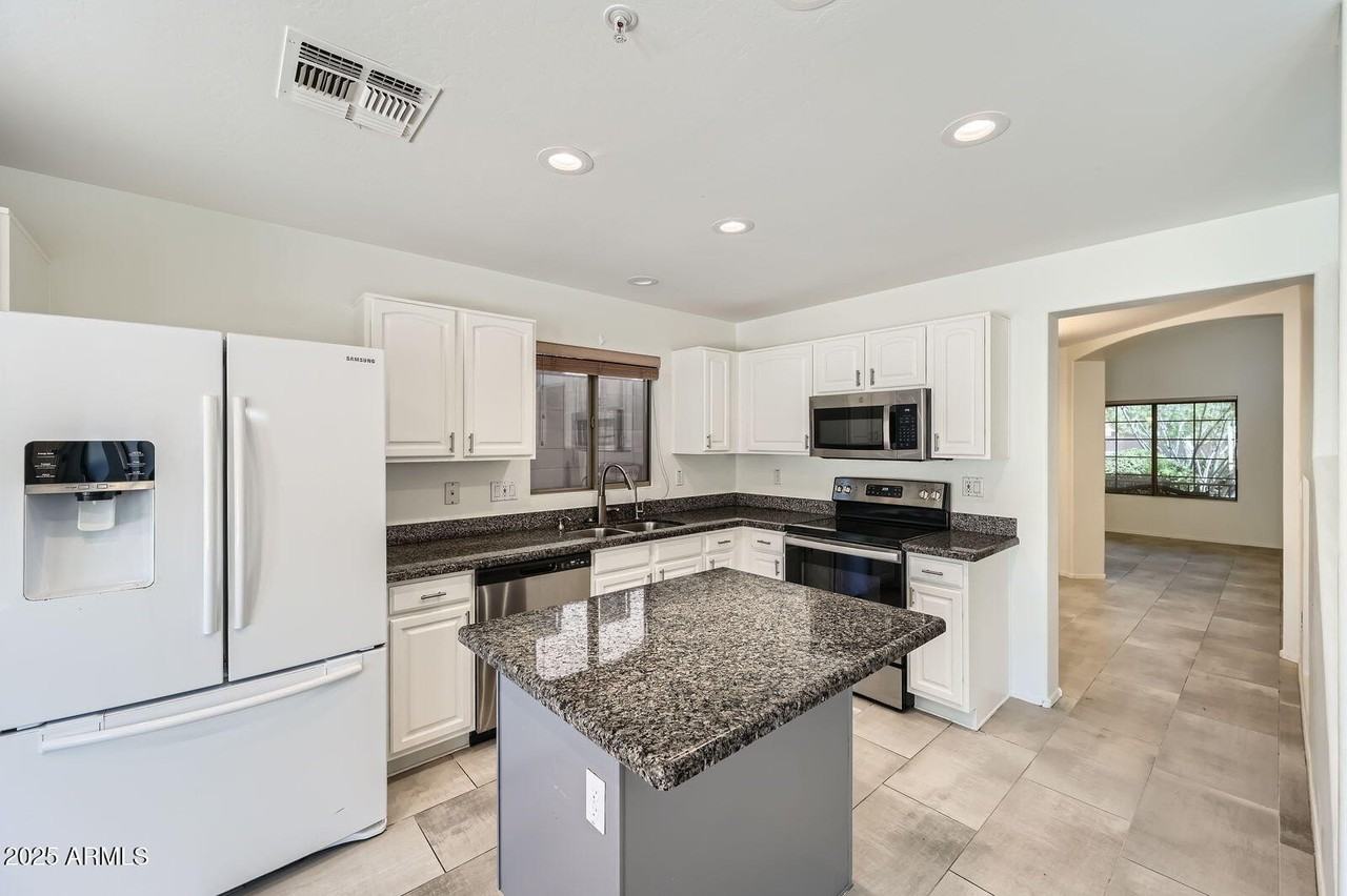 10310 E Le Marche Dr - Photo 2 of 28