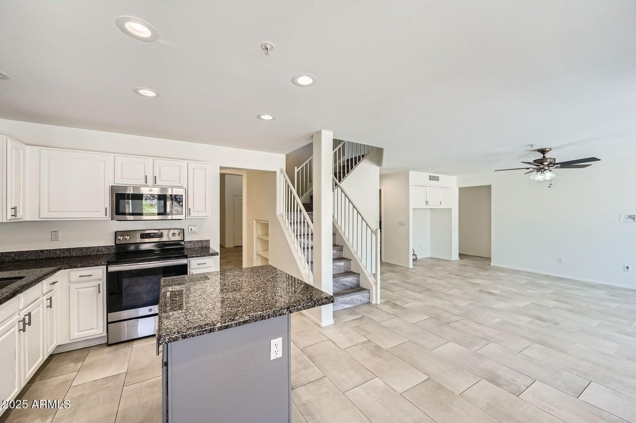 10310 E Le Marche Dr - Photo 3 of 28