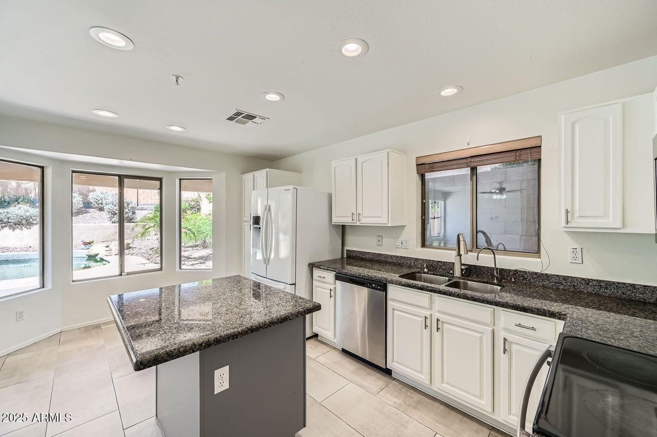 10310 E Le Marche Dr - Photo 4 of 28