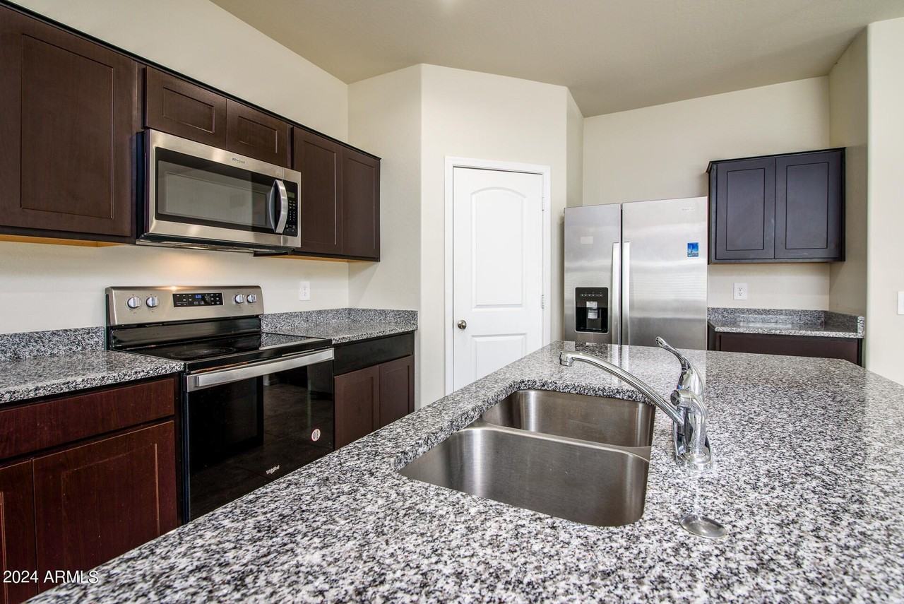 35445 W San Alvarez Ave - Photo 6 of 20