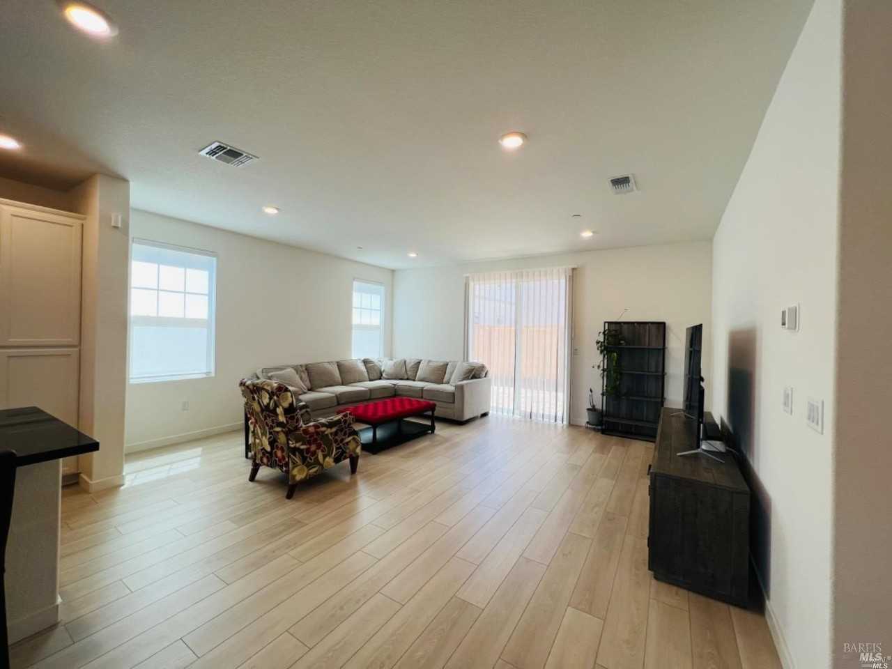2451 Lake Club Dr - Photo 3 of 17