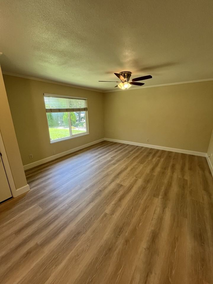 1522 Rhododendron Dr #1 - Photo 2 of 11