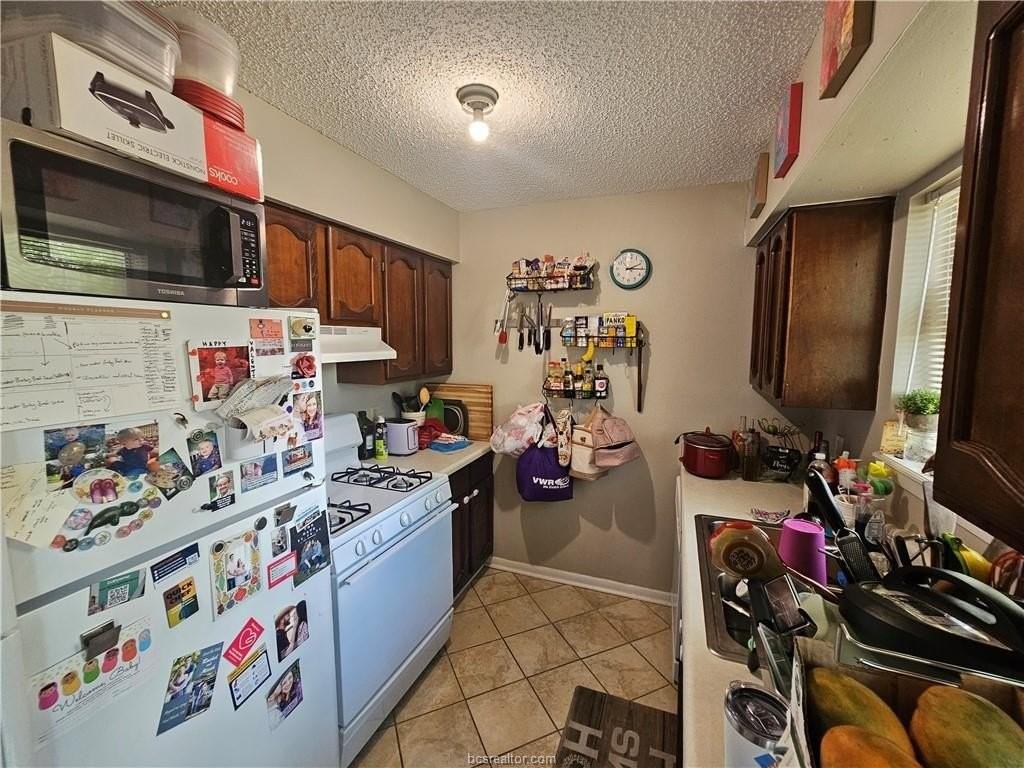 1529 Hillside Dr - Photo 4 of 10