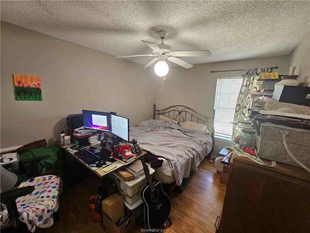 1529 Hillside Dr - Photo 5 of 10