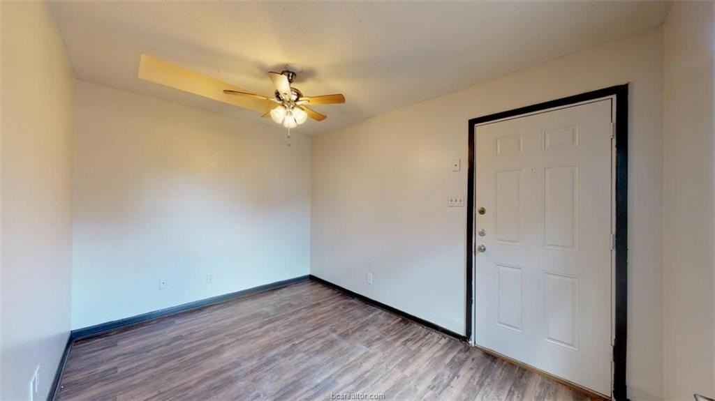 725 Peppertree Dr #11 - Photo 3 of 18