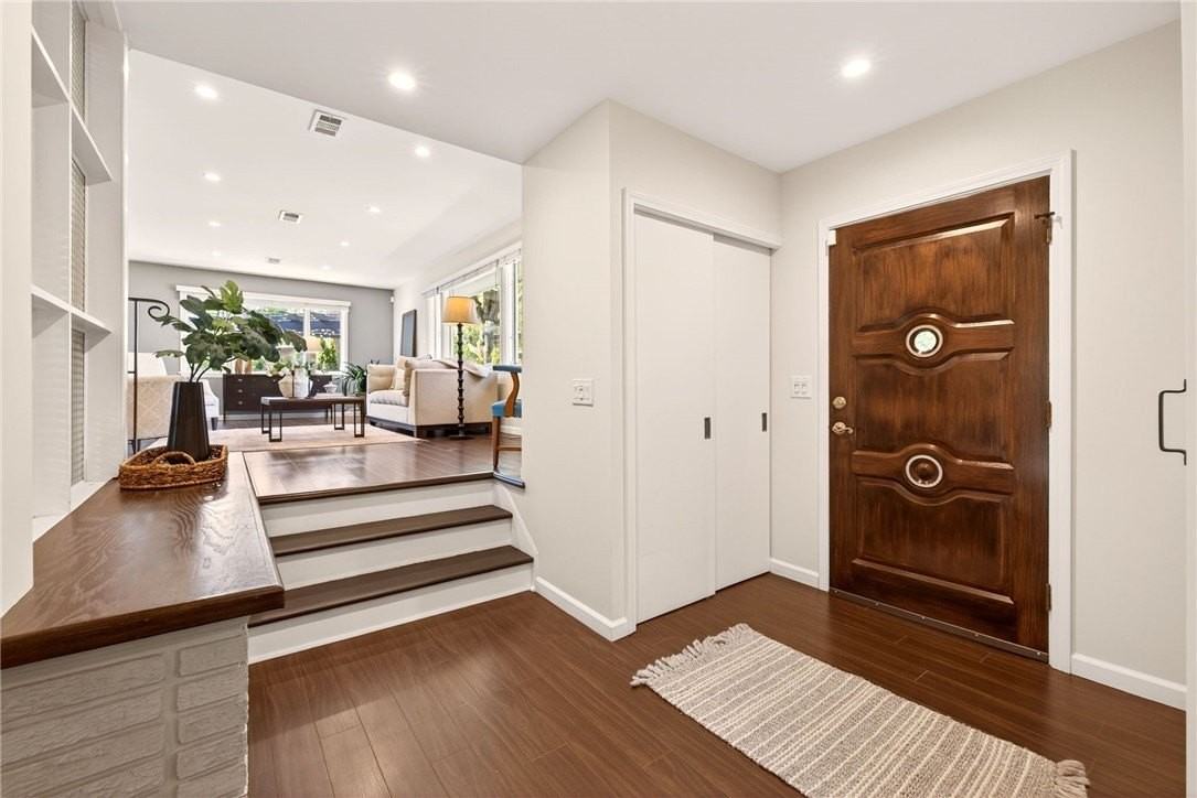 330 Kilbourn Rd - Photo 3 of 42