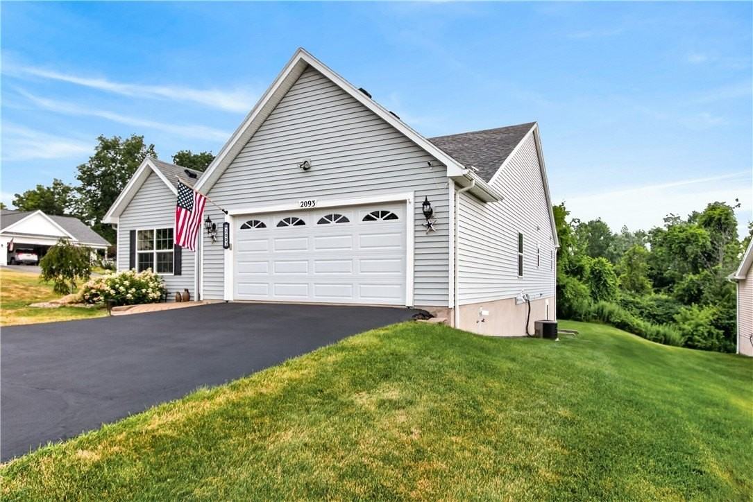 2093 Mykola Rd - Photo 3 of 43