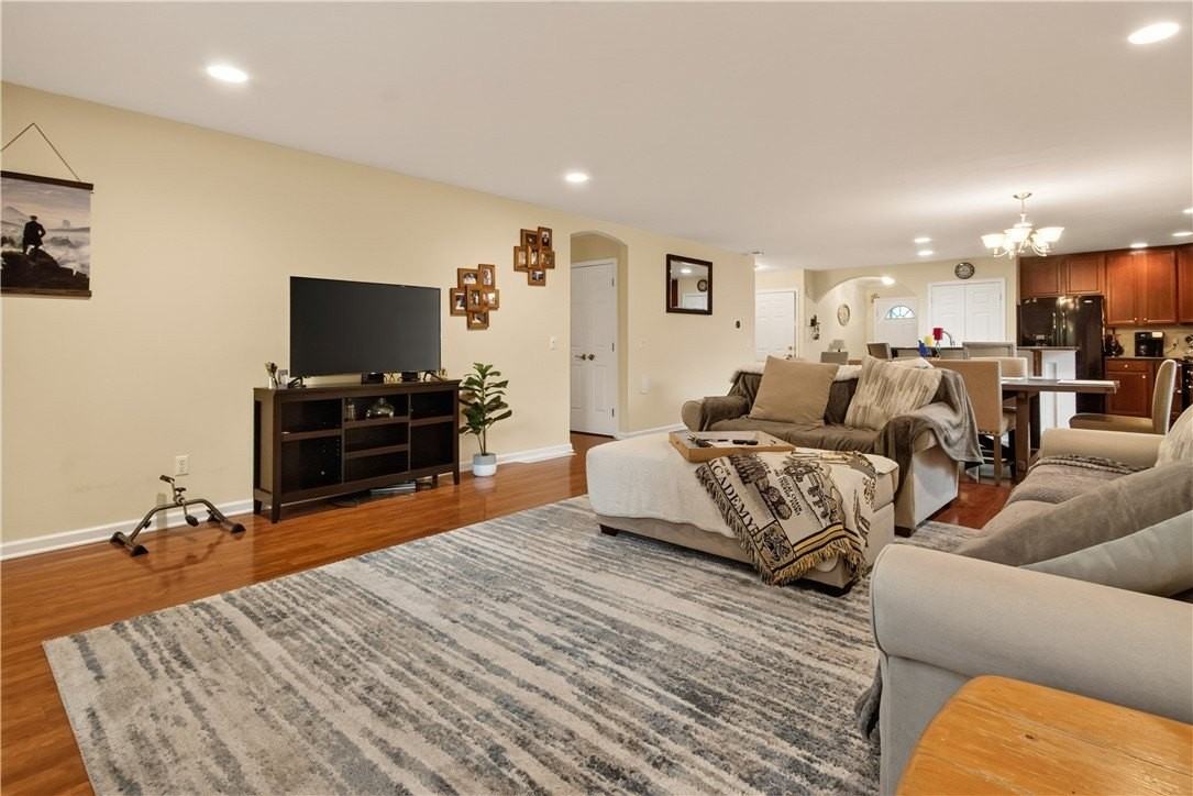 2093 Mykola Rd - Photo 5 of 43