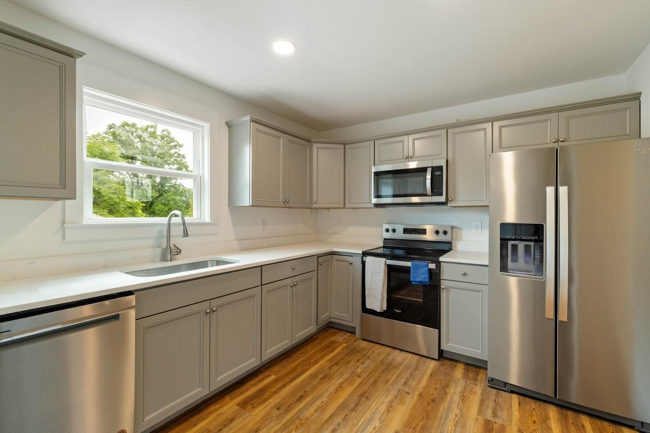 705 Hargraves Ave - Photo 4 of 49
