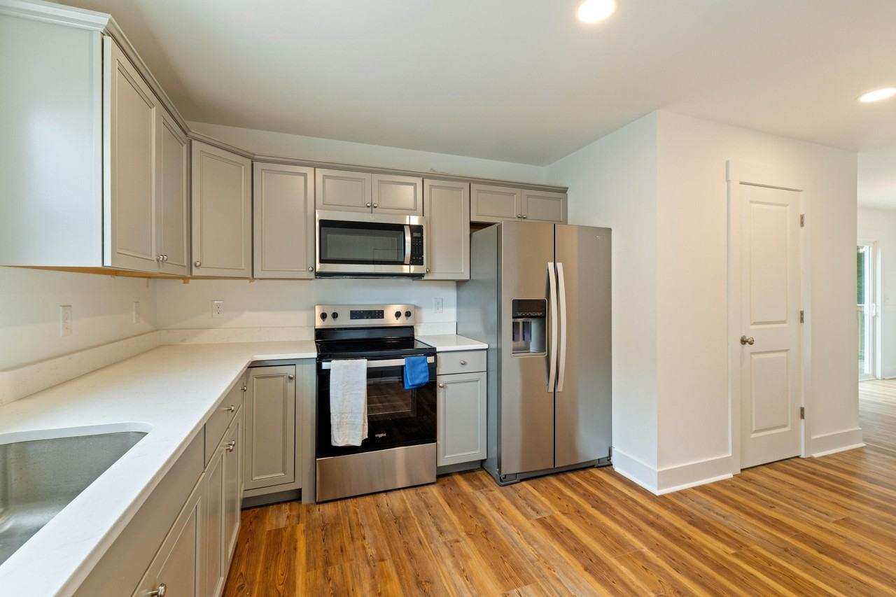 705 Hargraves Ave - Photo 7 of 49