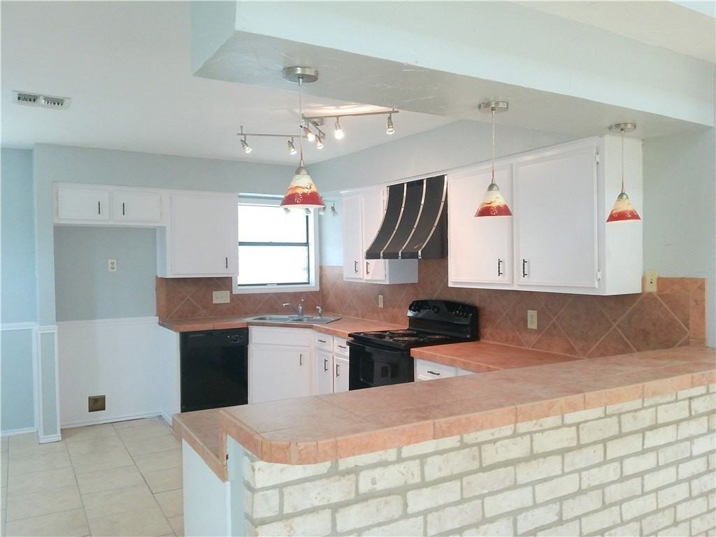 5230 Edinburg Cir - Photo 3 of 19