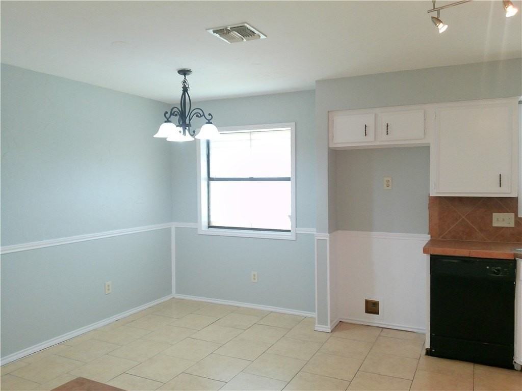5230 Edinburg Cir - Photo 4 of 19