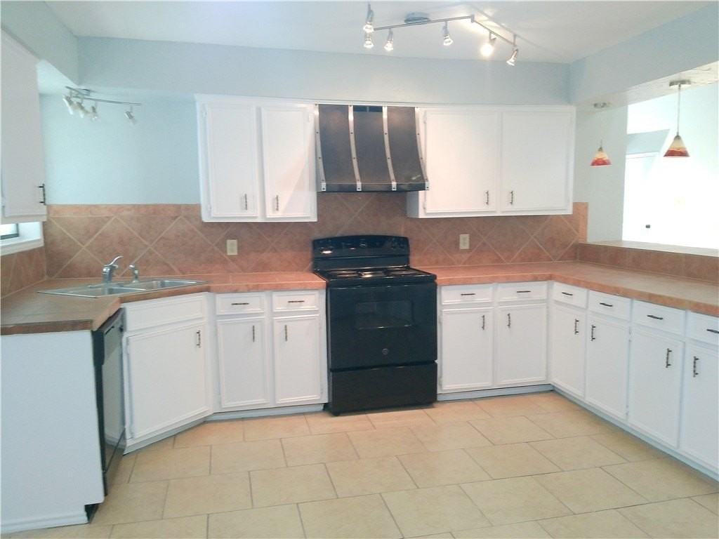 5230 Edinburg Cir - Photo 5 of 19