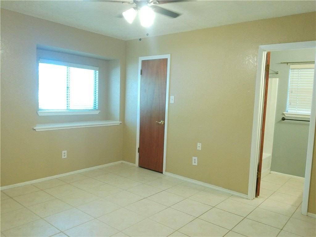 2118 Meadowgrove Dr - Photo 3 of 16