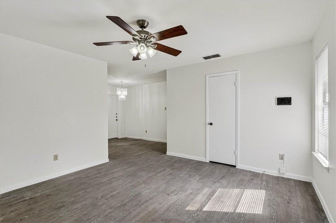 1622 La Joya St - Photo 4 of 40