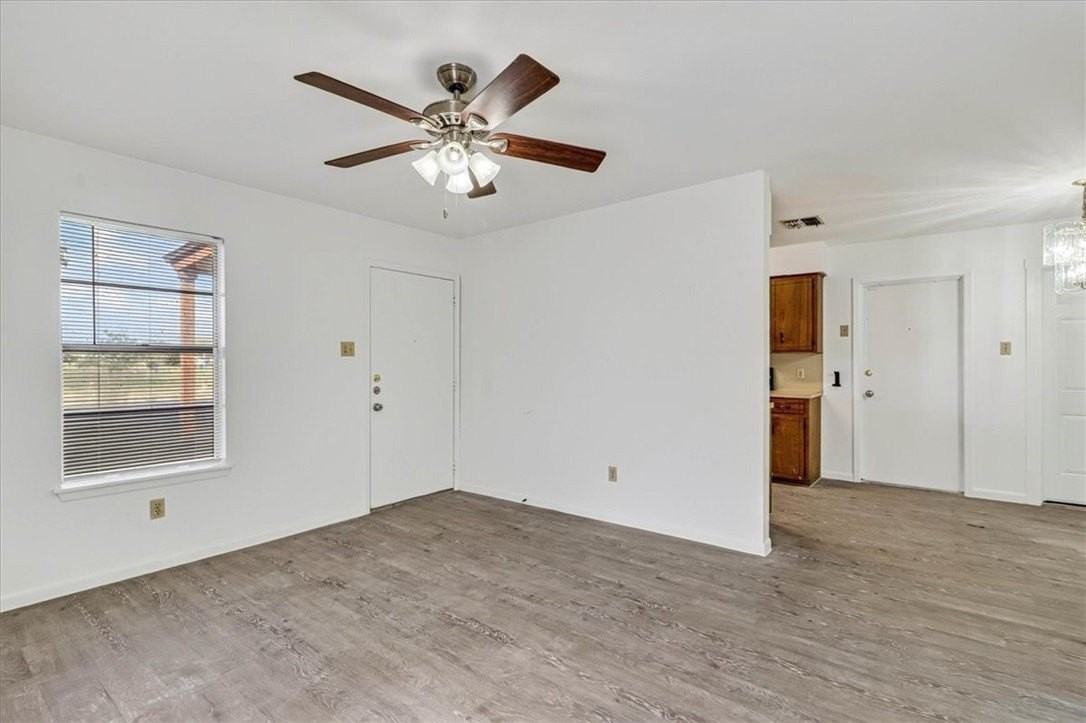 1622 La Joya St - Photo 5 of 40